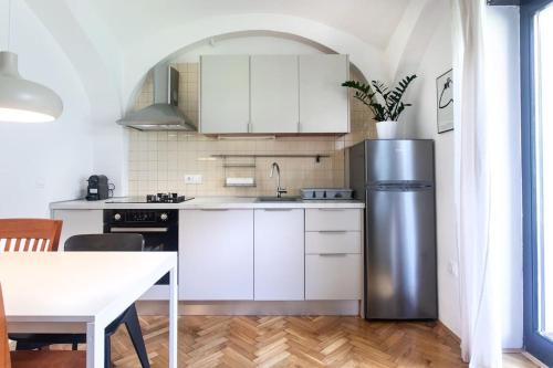Green Oasis Apartment In The City With A Patio, Lublaň (fotografie 8)