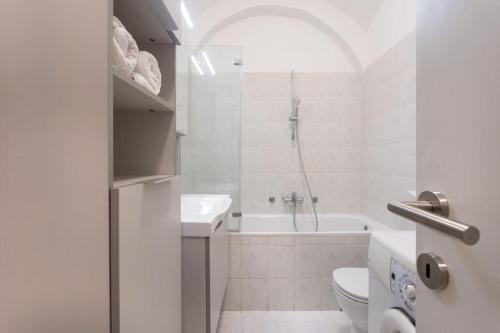 Green Oasis Apartment In The City With A Patio, Lublaň (fotografie 10)