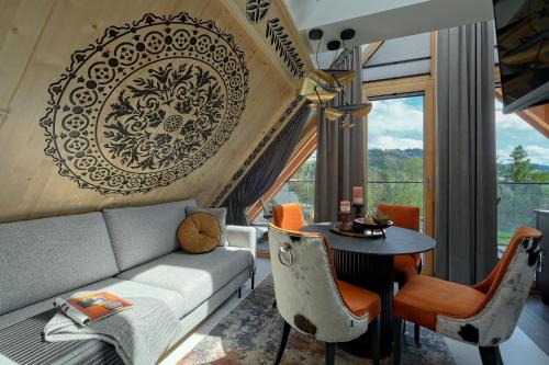 1 queen bed, 1 sofa bed