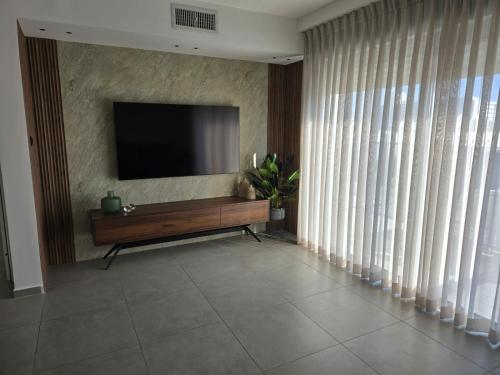 Luxury Queen Royal Park – khách sạn tại Eo biển Marina
