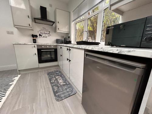 Vibrant Bungalow 2 Bedroom Flat with secure private parking, Birmingham (fotografie 2)