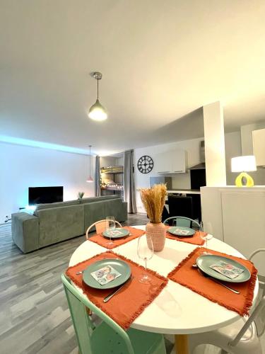 公共休息室/电视室, Le Grand Saint Aspais - 5 Personnes - in 穆兰