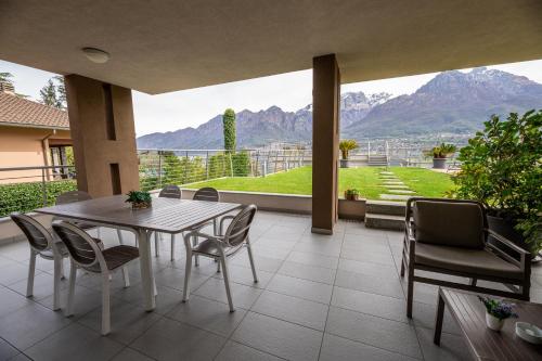 Bellagio Village- 4 Apartments by the lake - Seasonal Warm Pool and Sauna