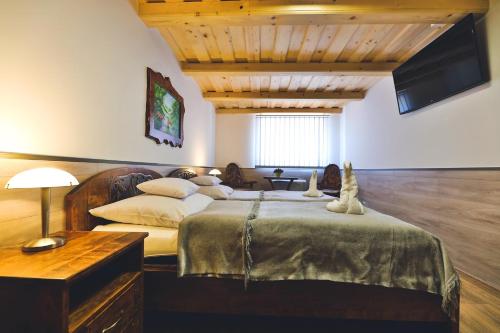 2 twin beds