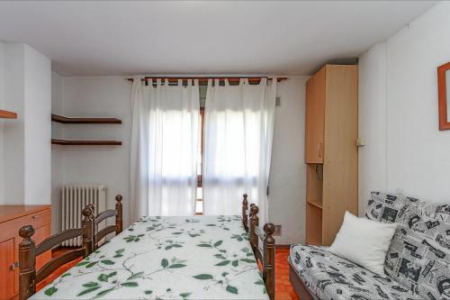 One-Bedroom Apartment image 9