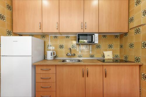 One-Bedroom Apartment image 6