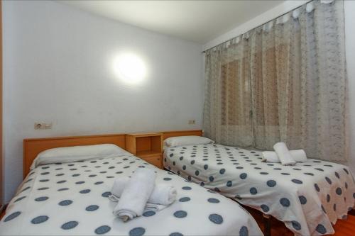 One-Bedroom Apartment image 2