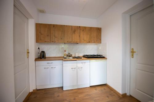 virtuve, Agroturystyka na Jurze Apartamenty z widokiem na Zamek Jacuzzi Sauna Beczka Wypozyczalnia Rowerow El in Podzamcze