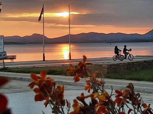 To Kyma in Moudrosa