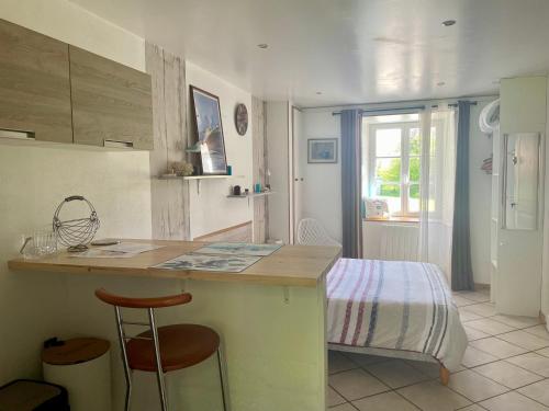 Studio indépendant avec jardin privatif (Studio independant avec jardin privatif) in Le Lorey