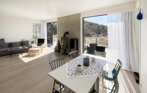 Awesome Home In Skjærhalden in Skjaerhalden