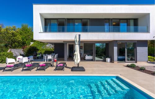 Beach Front Home In Malinska – khách sạn tại Sveti Vid-Miholjice