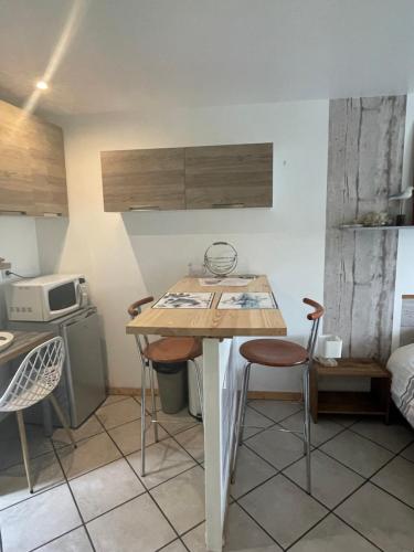 Studio indépendant avec jardin privatif (Studio independant avec jardin privatif) in Le Lorey