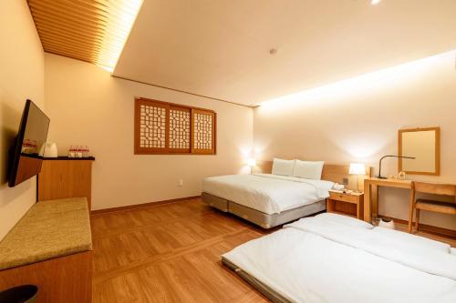 Deluxe KOR Double Room - No Parking