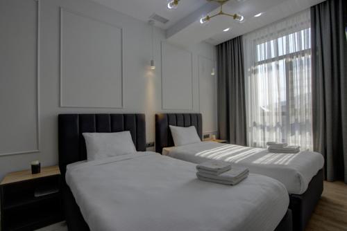 2 twin beds