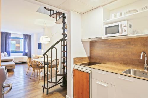 Hotel Acta Azul Barcelona - image 2