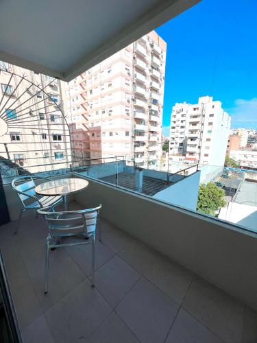 RentUp - Almagro Estudio moderno a estrenar con terraza privada del edificio y balcon A pasos de Av Corrientes y Hospital Ital - image 2
