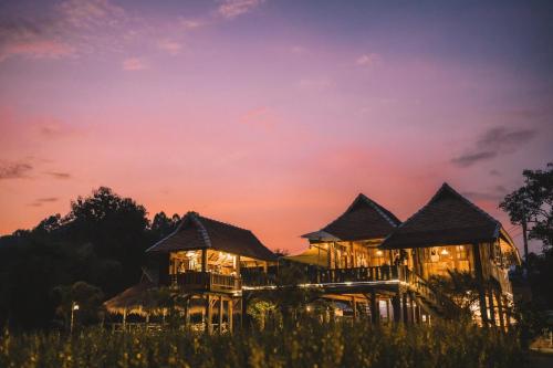 Restaurant, sangkaew house in Mae Lao