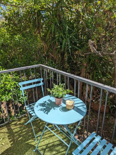 Balcony/terrace, Appartement cosy au calme a cote du zoo avec balcon et parking securise in Saint-Eloi