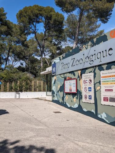 Attractions, Appartement cosy au calme a cote du zoo avec balcon et parking securise in Saint-Eloi