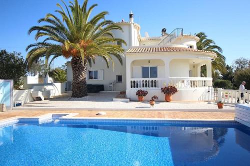 Villa with pool, near beach - Algarve