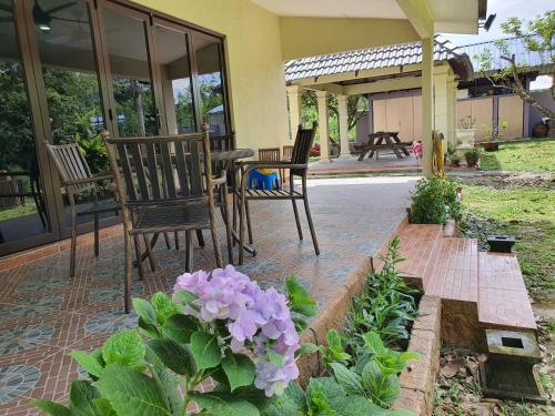 阳台/露台, Teratak D Tuntung, Hulu Langat in 乌鲁冷岳