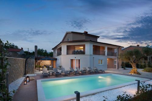 Villa Fabiana, a luxurious and spacious villa, few minutes from the beach - Location saisonnière - Labin