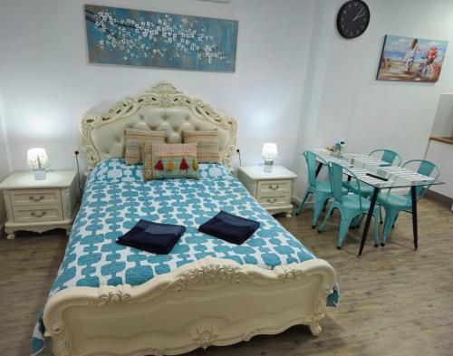 APARTAMENTOS ELEMAR free luggage storage, Málaga