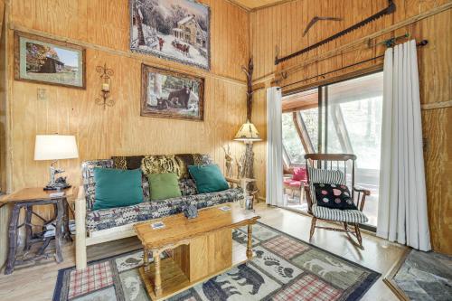 31 Mi to Skiing Creekside Cabin with Fireplace! in Whittier, USA