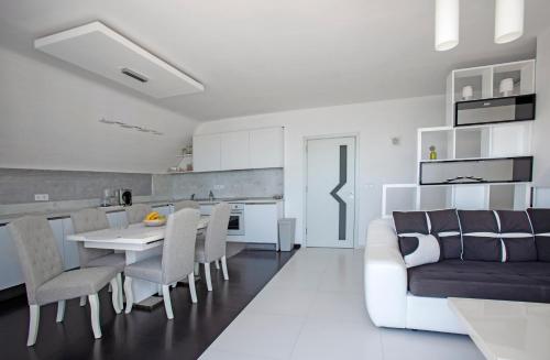 廚房, NEA Penthouse in 阿赫托波爾