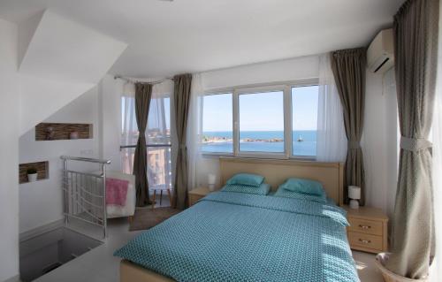 Neopolis Penthouse - main image
