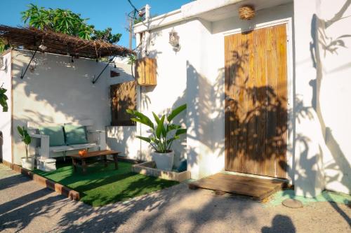 Exterior view, 墾丁後灣 Woo Hoo Bungalow 無湖·獨棟平房 海生館旁 in Checheng Township