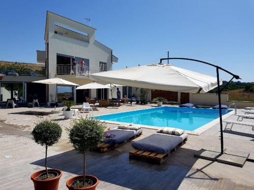 Villa MALOUGA avec piscine à 130m de la plage