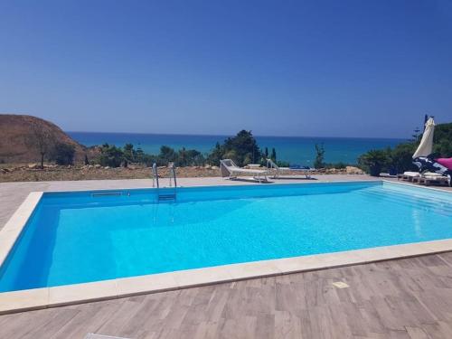 Villa MALOUGA avec piscine à 130m de la plage