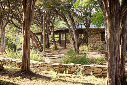 Riverfront Home On 40 Acres W Firepit, Hot Tub