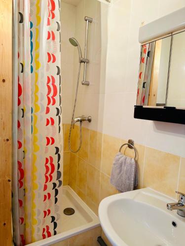 Vannas istaba, Les Balcons du Lac T2 Belle vue in Les Salles-pie-Verdonas