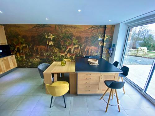 Tanzanie 20pers jacuzzi, billard baby, 30min mer gîte à louer Le Luot