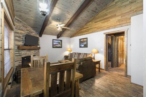 Lake Front Cabin on Indian Point