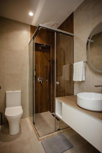 Triple Room with Bathroom image 10