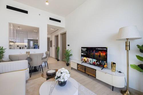 Fully Furnished Luxe 1BR In JVC, Dubaj
