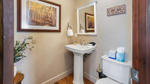 Family 2BR On FREE Bus Line 10min to Main St and Slopes in Breckenridge, USA