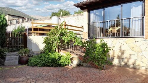 5 bedrooms villa with private pool enclosed garden and wifi at Jerte