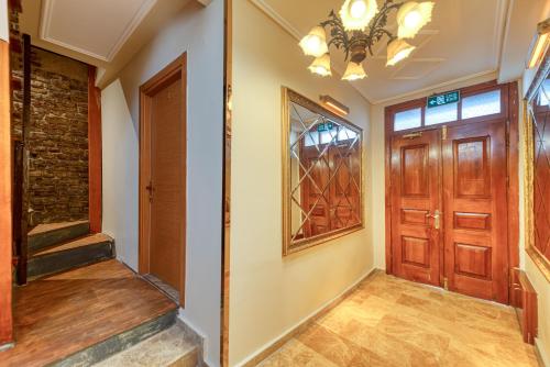 Brown 2 Mansion Oldcity 3