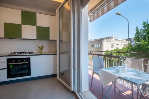 Two-Bedroom Apartment room in 168 - Trilocale al primo piano in centro a Marcelli a 50 mt dal mare aria condizionata - SPIAGGIA INCLUSA