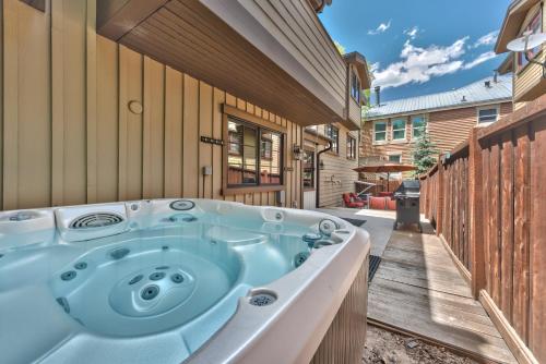 Badgerland Park City - Summer Escape with Year-Round Recreation, Mountain Trail and Private Hot Tub!