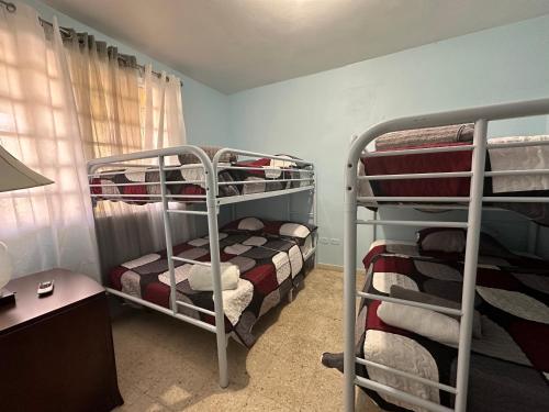 3BR, 1BA in Cepeda, Up to 20 Guests near Ocean Park Beach, San Juan (Foto 7)