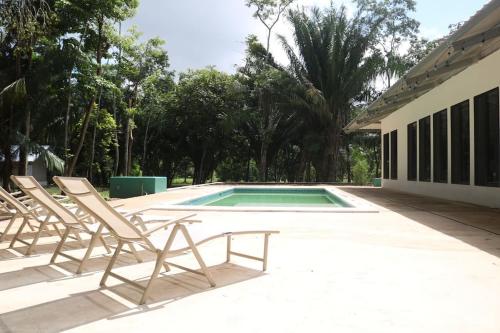 Central Oasis Private Pool BBQ – khách sạn tại Belmopan