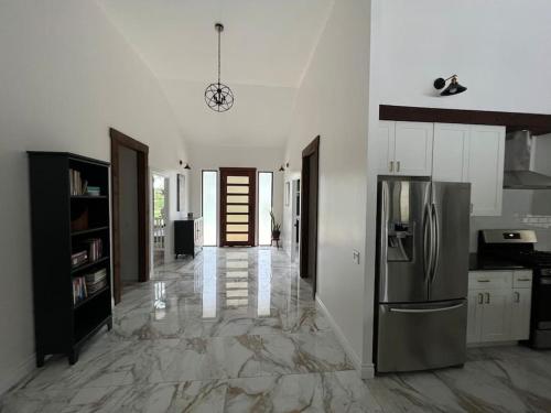 Pintu masuk, Central Oasis Private Pool BBQ in Belmopan