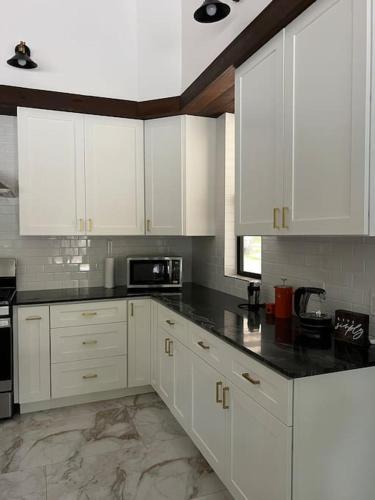 Central Oasis Private Pool BBQ