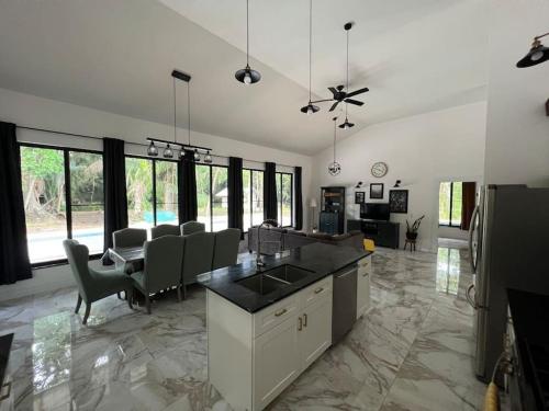 Fasiliti, Central Oasis Private Pool BBQ in Belmopan